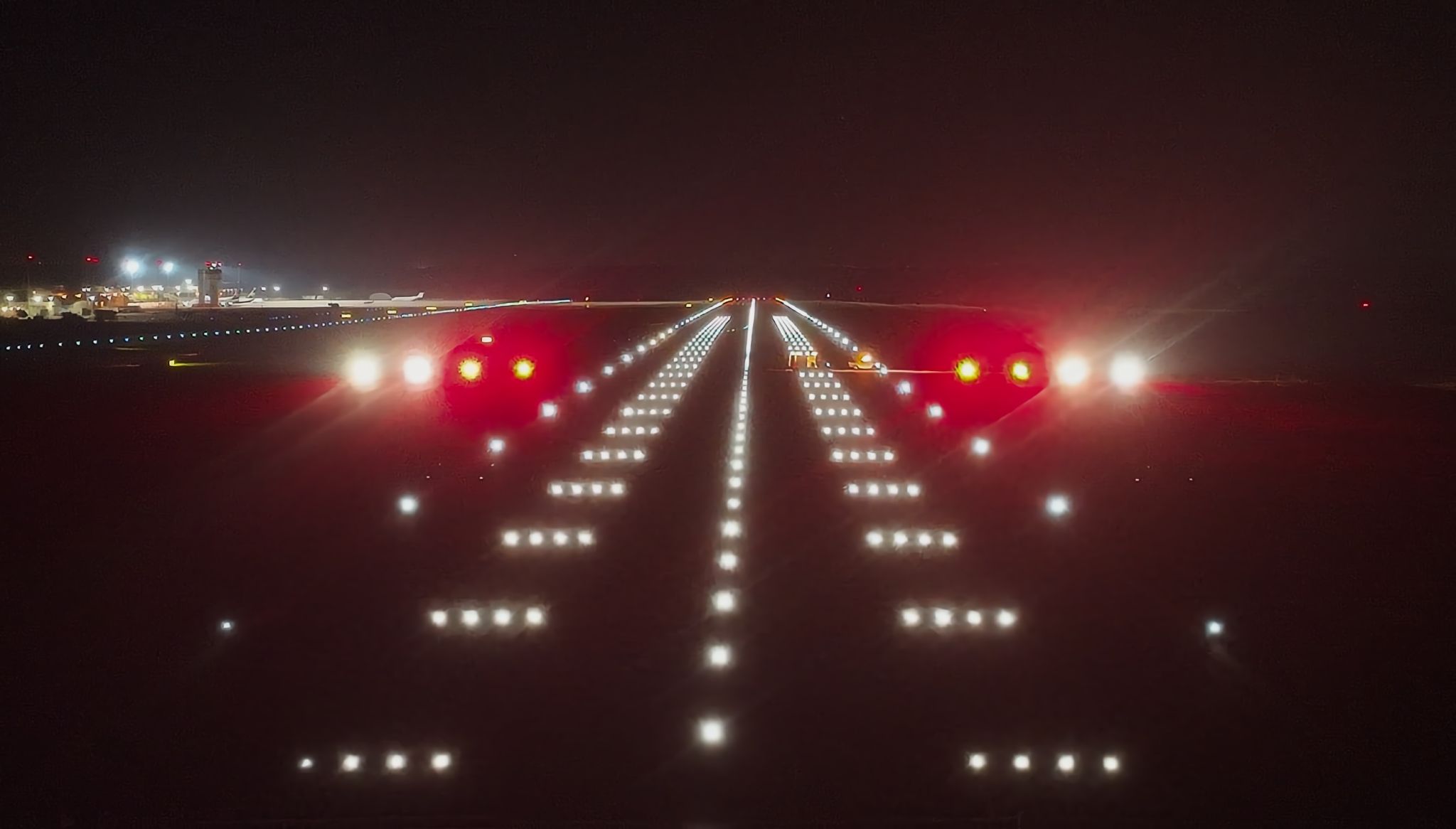 Illuminated runway showing centreline, edge and touchdown-zone lights