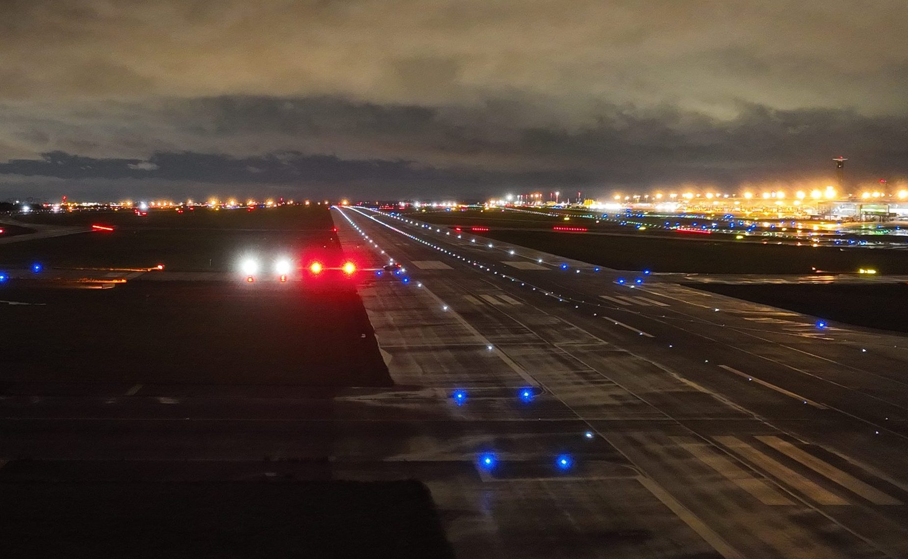 PAPI lights showing red and white transitions beside an illuminated runway